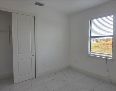 927 Chenault Street - Photo Thumbnail 12