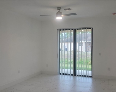 927 Chenault Street - Photo Thumbnail 5