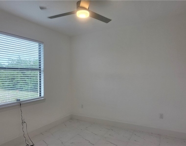 927 Chenault Street - Photo Thumbnail 13