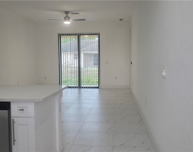927 Chenault Street - Photo Thumbnail 3