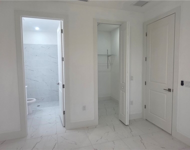 927 Chenault Street - Photo Thumbnail 14