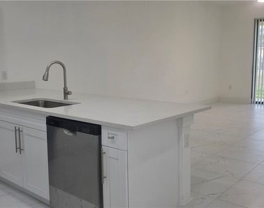 927 Chenault Street - Photo Thumbnail 4