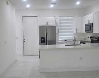 927 Chenault Street - Photo Thumbnail 6