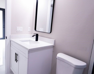 219 Greenbriar Boulevard - Photo Thumbnail 7