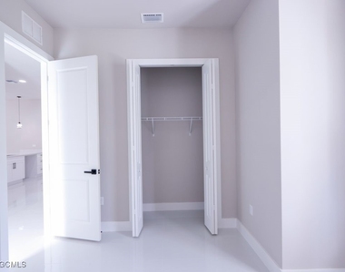 219 Greenbriar Boulevard - Photo Thumbnail 12