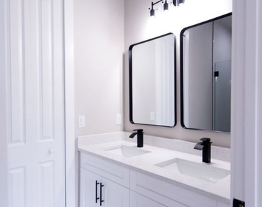 219 Greenbriar Boulevard - Photo Thumbnail 10