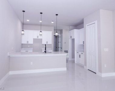 219 Greenbriar Boulevard - Photo Thumbnail 4