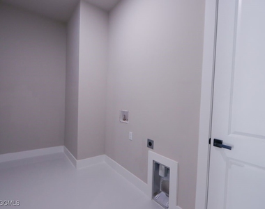 219 Greenbriar Boulevard - Photo Thumbnail 6