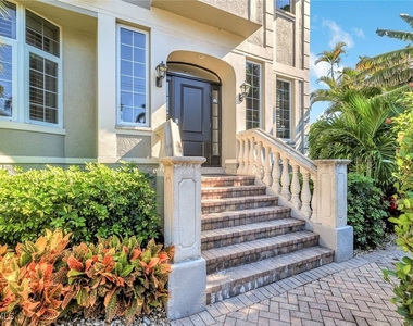 993 8th Street S - Photo Thumbnail 1