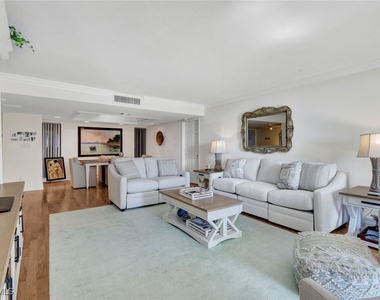 4551 Gulf Shore Boulevard N - Photo Thumbnail 8