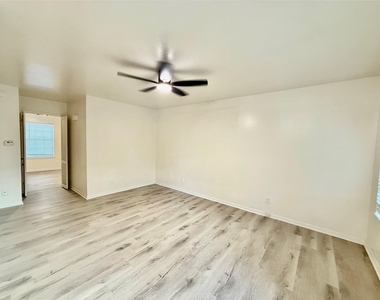 6401 Skyline Drive - Photo Thumbnail 4