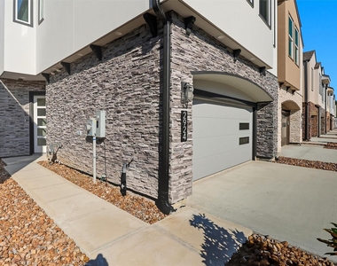 2924 El Fenice Lane - Photo Thumbnail 2
