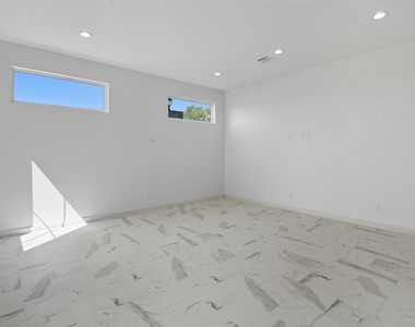2924 El Fenice Lane - Photo Thumbnail 14