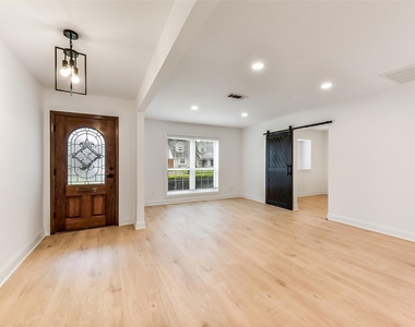 5946 Valkeith Drive - Photo Thumbnail 15