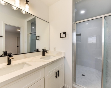 5946 Valkeith Drive - Photo Thumbnail 22