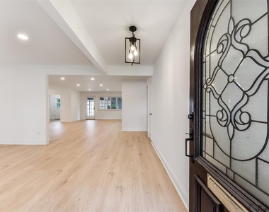 5946 Valkeith Drive - Photo Thumbnail 3