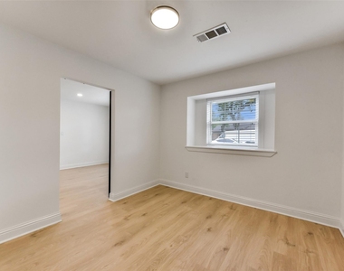 5946 Valkeith Drive - Photo Thumbnail 18