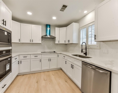 5946 Valkeith Drive - Photo Thumbnail 8