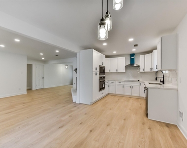5946 Valkeith Drive - Photo Thumbnail 14