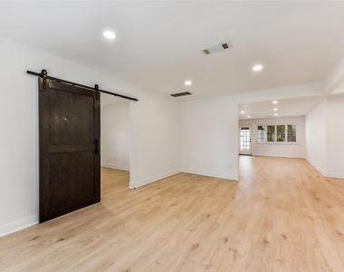 5946 Valkeith Drive - Photo Thumbnail 16