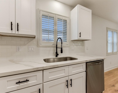 5946 Valkeith Drive - Photo Thumbnail 11