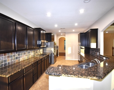 51 Greenprint Circle - Photo Thumbnail 13