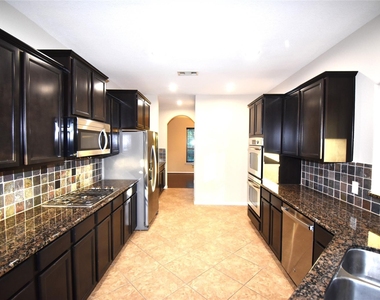 51 Greenprint Circle - Photo Thumbnail 12
