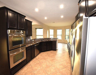 51 Greenprint Circle - Photo Thumbnail 11