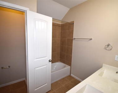 51 Greenprint Circle - Photo Thumbnail 34