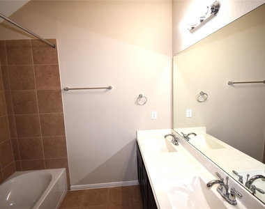 51 Greenprint Circle - Photo Thumbnail 31