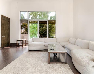 4118 Floyd Street - Photo Thumbnail 3
