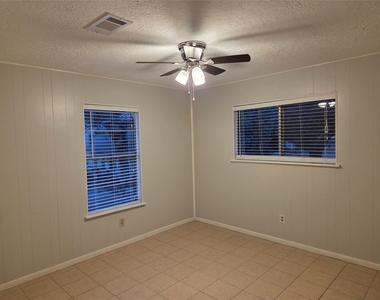 902 1/2 Euclid St Street - Photo Thumbnail 8