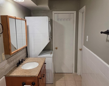 902 1/2 Euclid St Street - Photo Thumbnail 2