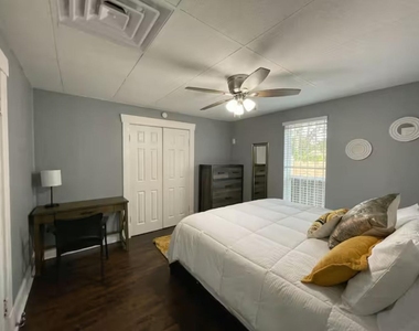 4201 Irvington Boulevard - Photo Thumbnail 10