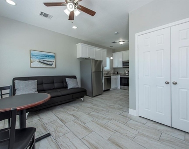 203 6th St - Photo Thumbnail 22