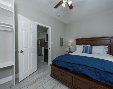 203 6th St - Photo Thumbnail 32