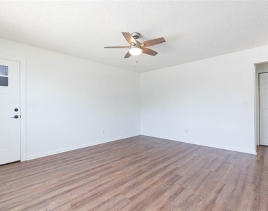 8510 N Tampa Street - Photo Thumbnail 11