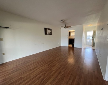 1014 E South Street - Photo Thumbnail 11