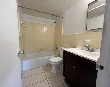 1014 E South Street - Photo Thumbnail 6