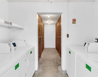 1014 E South Street - Photo Thumbnail 7