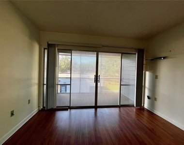 1014 E South Street - Photo Thumbnail 4