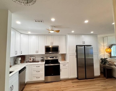 5623 Midnight Pass Road - Photo Thumbnail 17