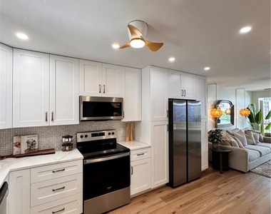 5623 Midnight Pass Road - Photo Thumbnail 2