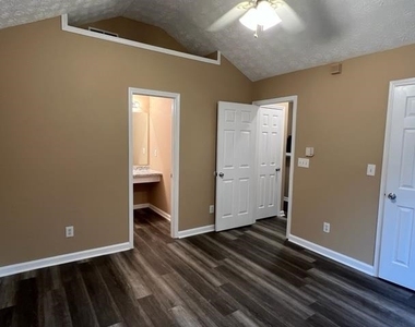 5200 Alexander Street - Photo Thumbnail 11