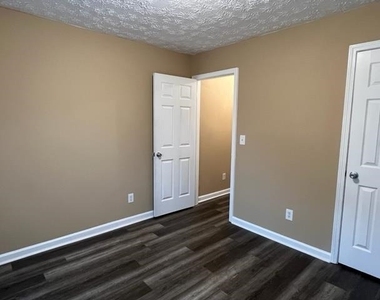 5200 Alexander Street - Photo Thumbnail 10