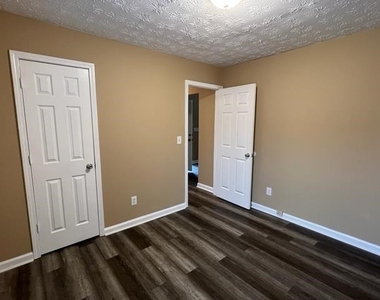 5200 Alexander Street - Photo Thumbnail 9