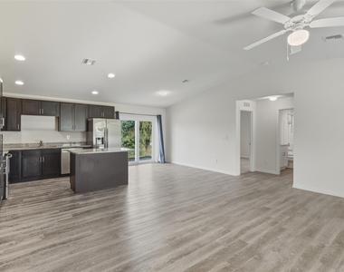 8007 Royal Court - Photo Thumbnail 8