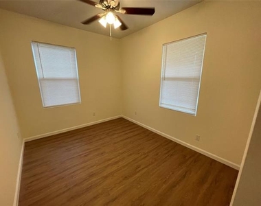 5424 Cottey Street - Photo Thumbnail 3