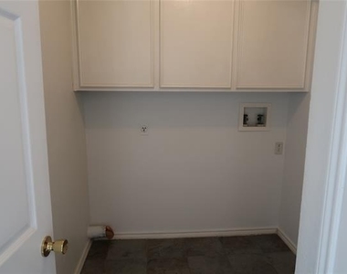 406 Denny Street - Photo Thumbnail 6