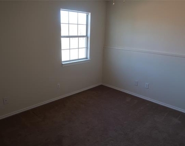 406 Denny Street - Photo Thumbnail 9